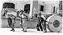 1950 - Via Roma Cervarese S. Croce - Operai intenti a trascinare un pesante rullo. (Corinto Baliello)